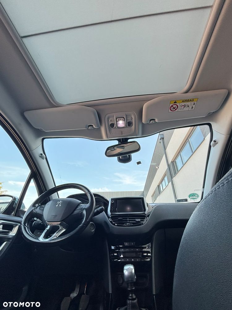 Peugeot 2008 1.6 BlueHDi Allure S&S - 11