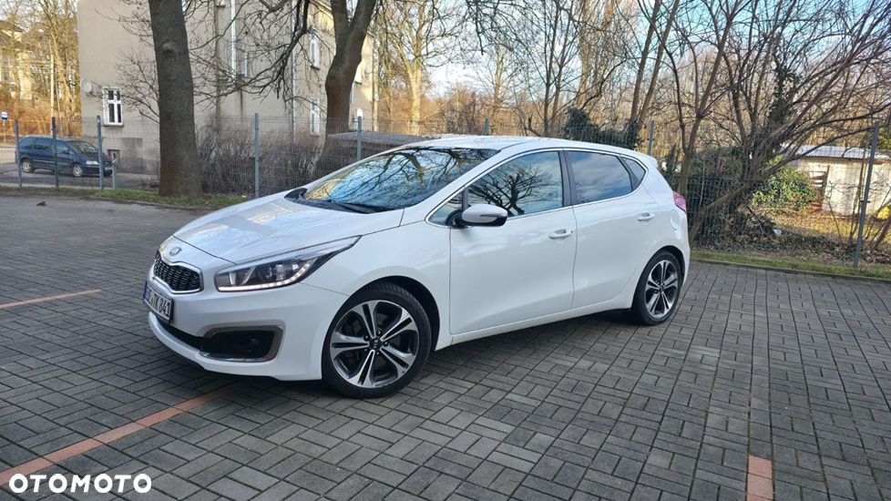 Kia Ceed 1.6 CRDi 136 ISG Spirit - 4