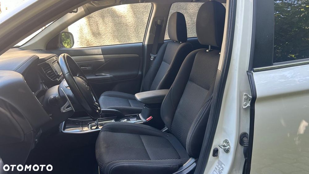 Mitsubishi Outlander 2.0 Intense + Navi 4WD CVT - 12