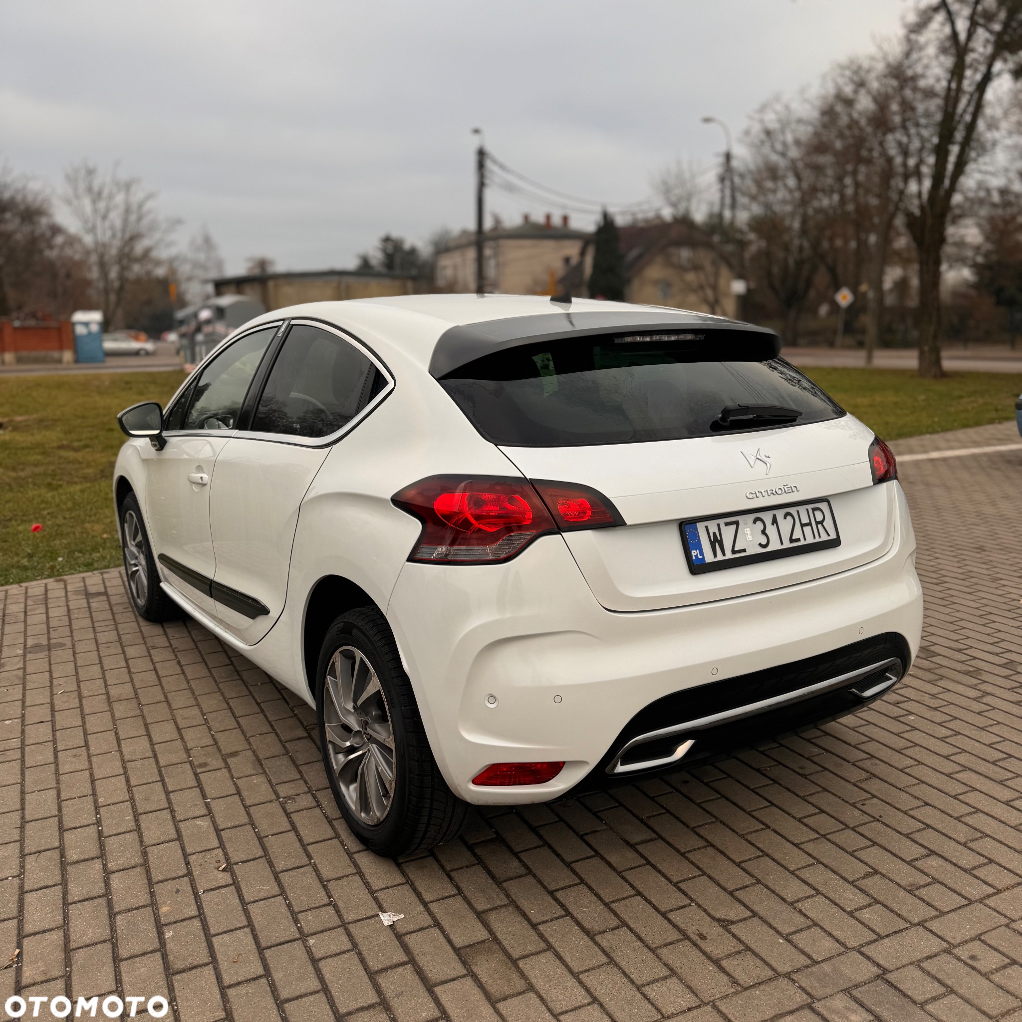 Citroën DS4 1.6 e-HDi SoChic MCP - 4