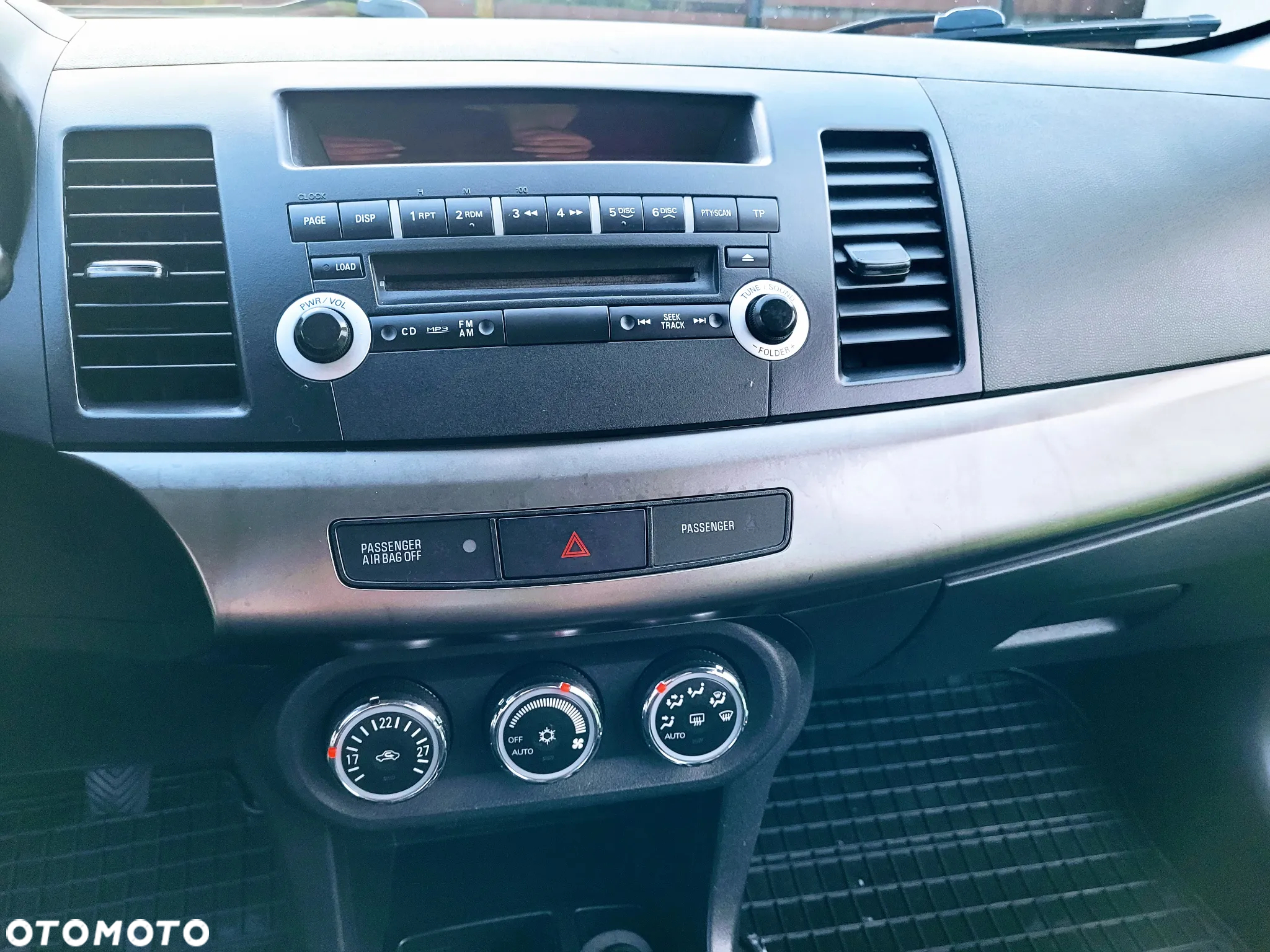 Mitsubishi Lancer 1.6 Invite - 35
