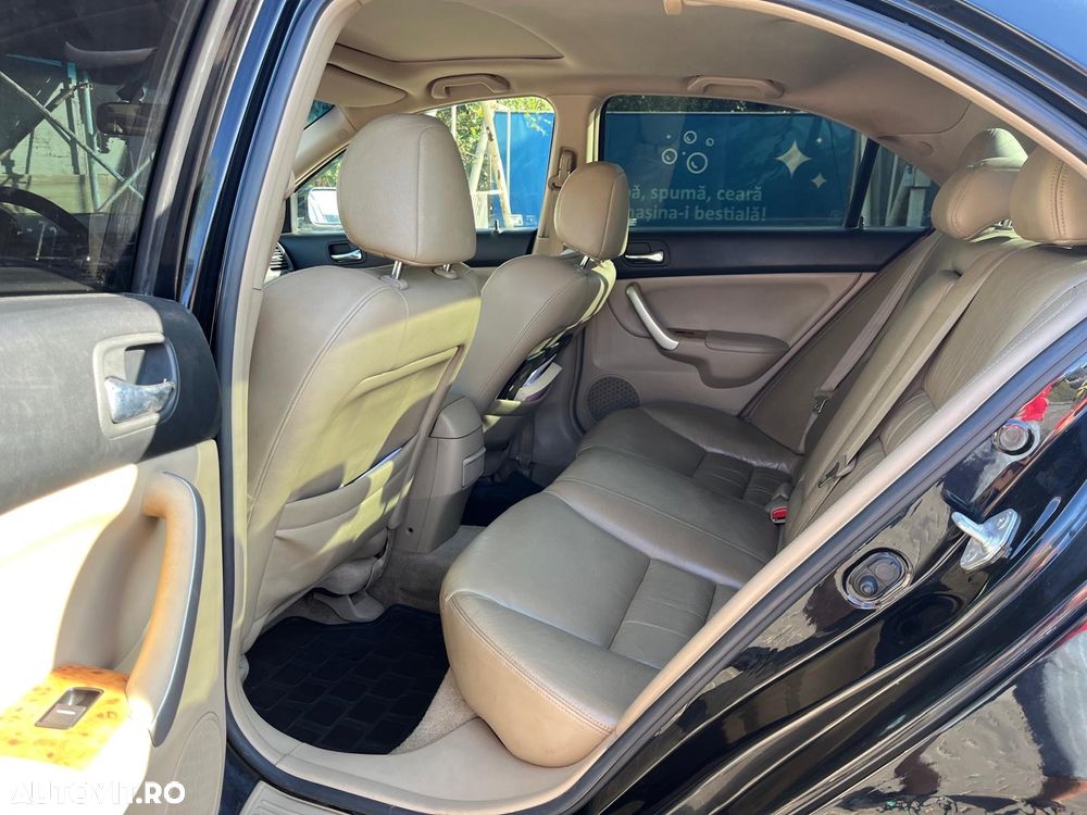 Honda Accord 2.0 i 4 Door ES - 4