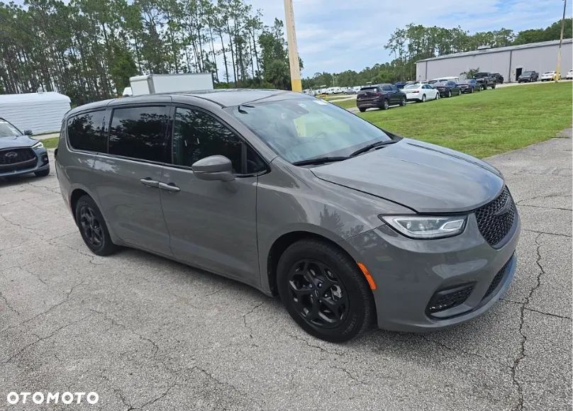 Chrysler Pacifica - 1