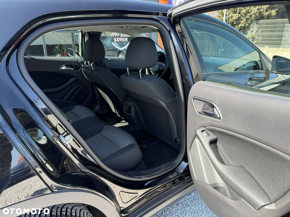 Mercedes-Benz GLA 200 7G-DCT Style - 29