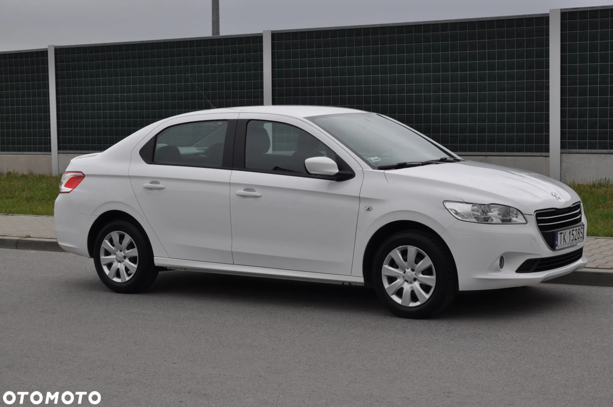 Peugeot 301 1.2 Pure Tech Access - 2
