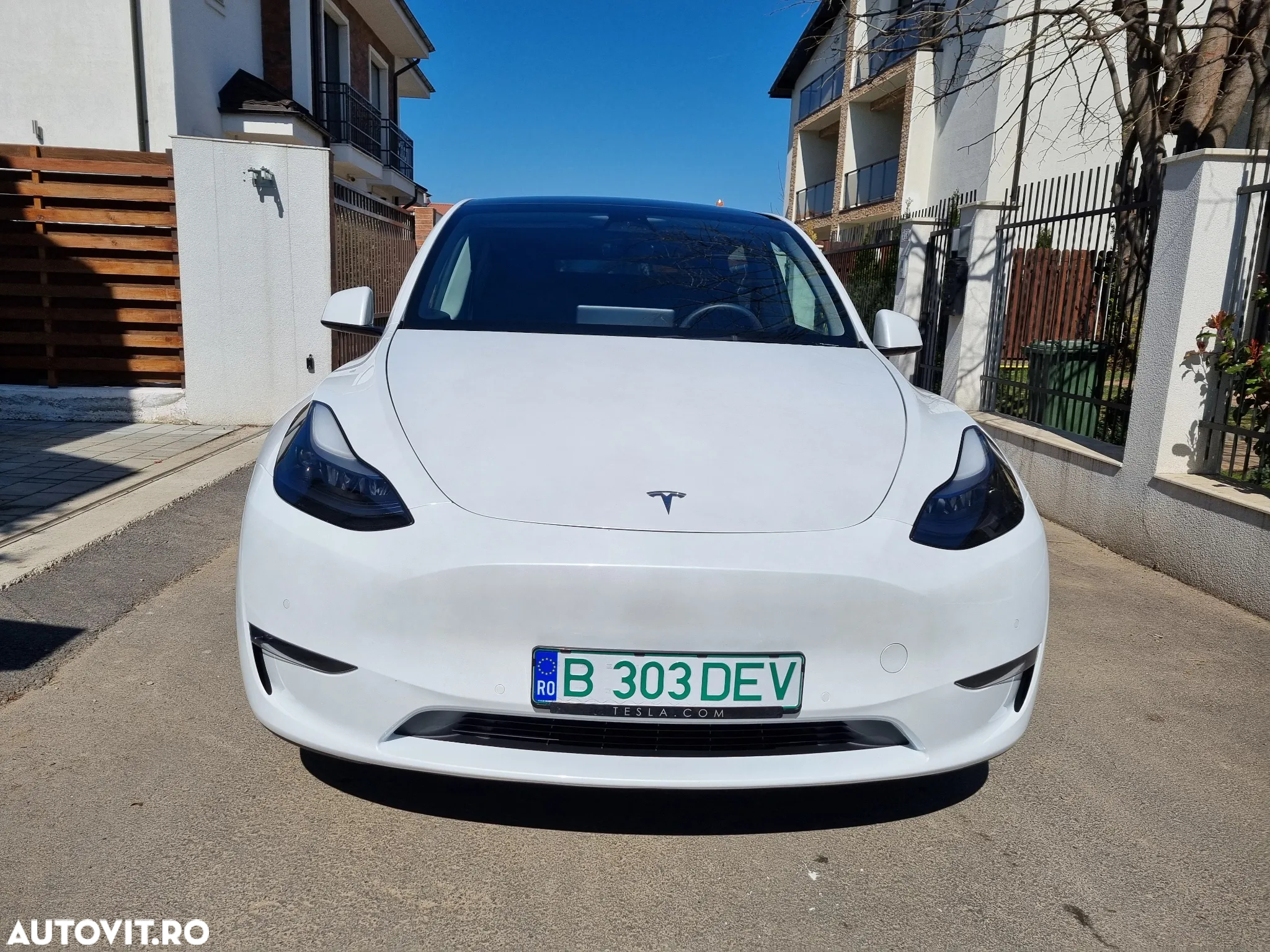 Tesla Model Y Long Range Dual Motor AWD - 4