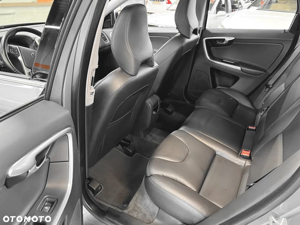 Volvo S60 Cross Country - 19