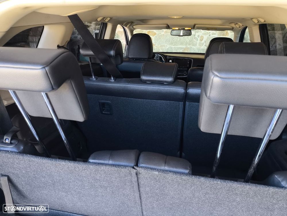Mitsubishi Outlander 2.2 DI-D Instyle Navi - 9