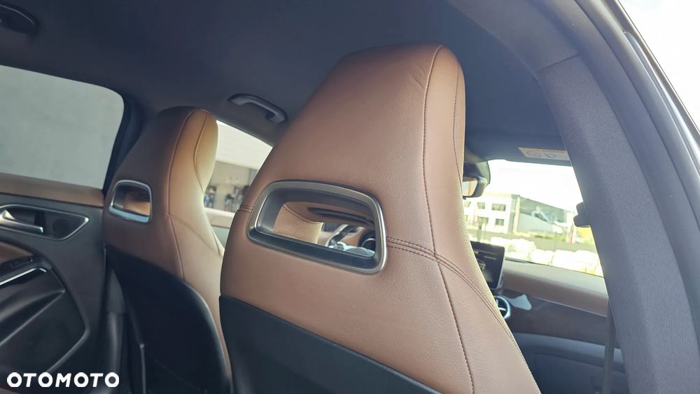 Mercedes-Benz CLA 180 AMG Line - 25