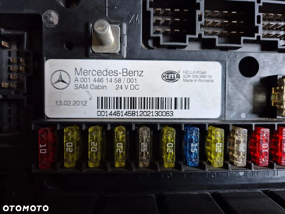 Skrzynka Tablica Modul Plyta bezpiecznikow A0014461458 A0014461558 MERCEDES MP4 - 3