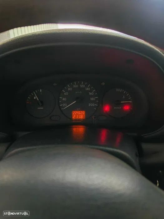 Renault Clio 1.9 D RN - 4