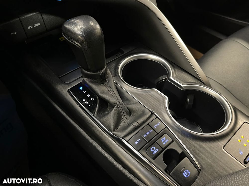 Toyota Camry 2.5 Dynamic - 27