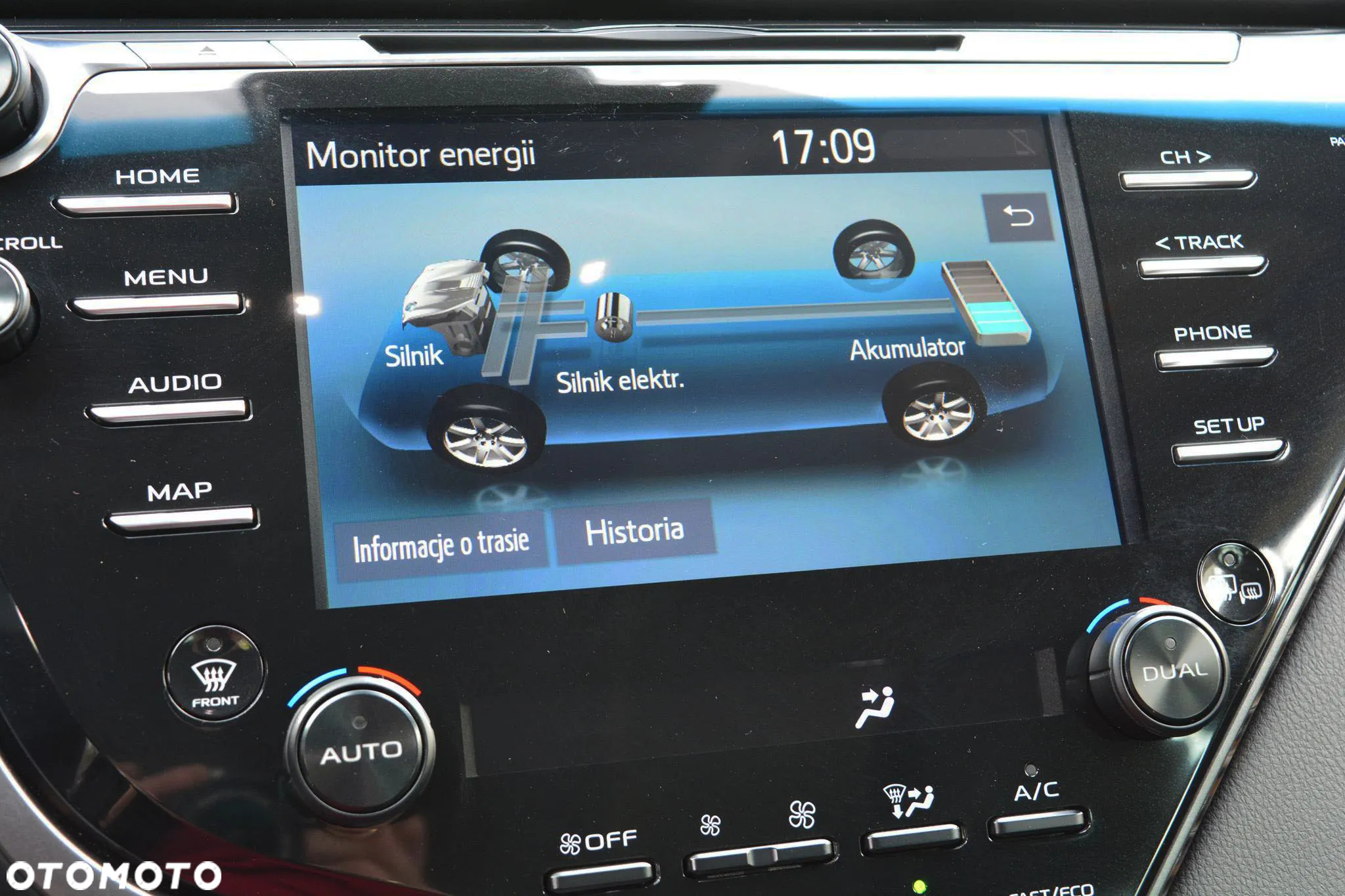 Toyota Camry 2.5 Hybrid Executive CVT - 20