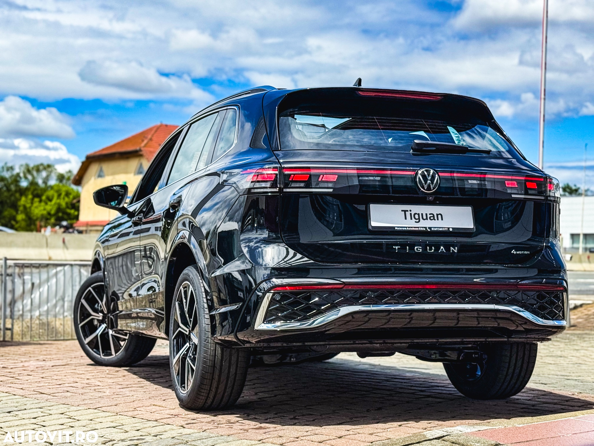 Volkswagen Tiguan 2.0 TDI DSG 4Motion R-Line - 32