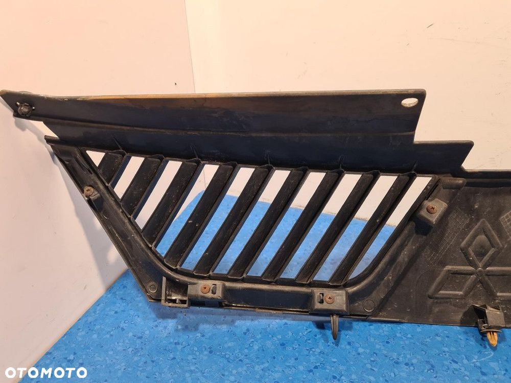 MITSUBISHI OUTLANDER II ATRAPA / GRILL A31E - 7