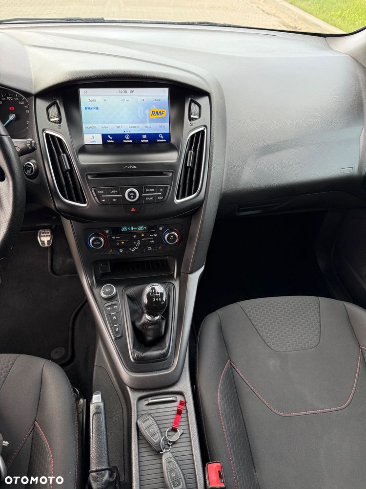 Ford Focus 1.0 EcoBoost Start-Stopp-System ST-LINE STYLE - 14
