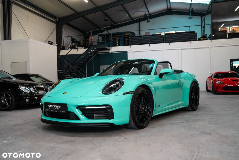 Porsche 911 Carrera 4 GTS - 2
