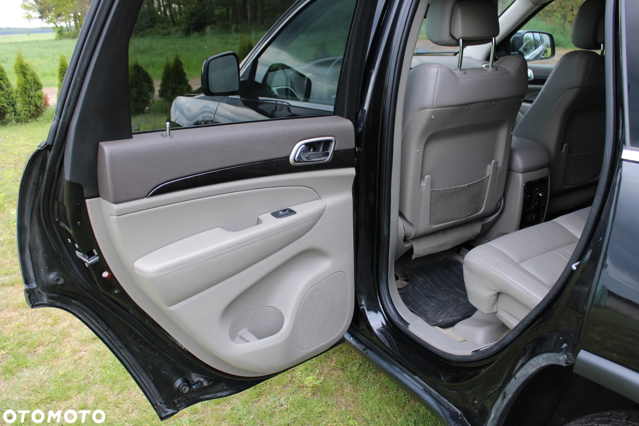 Jeep Grand Cherokee - 30