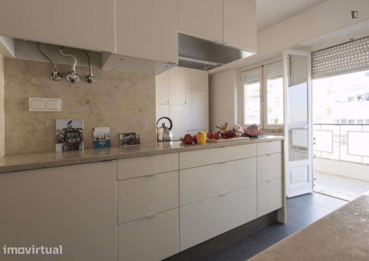 Apartamento com 2 quartos - localizado em Restelo Lisbon - Grande imagem: 3/12
