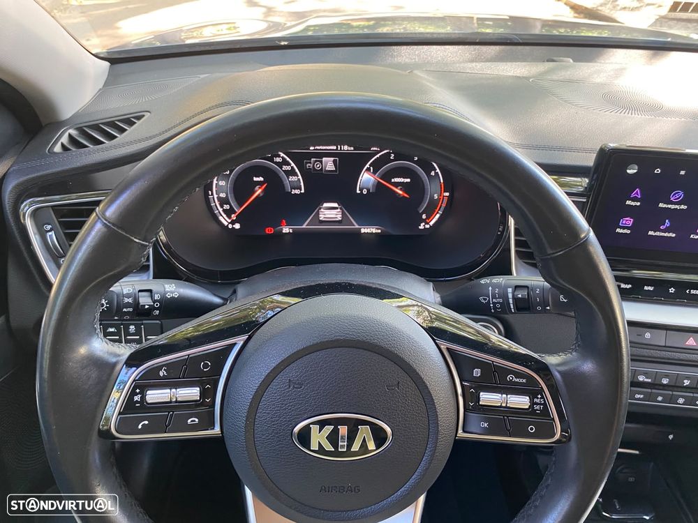 Kia XCeed 1.6 CRDi Tech+SRF - 34