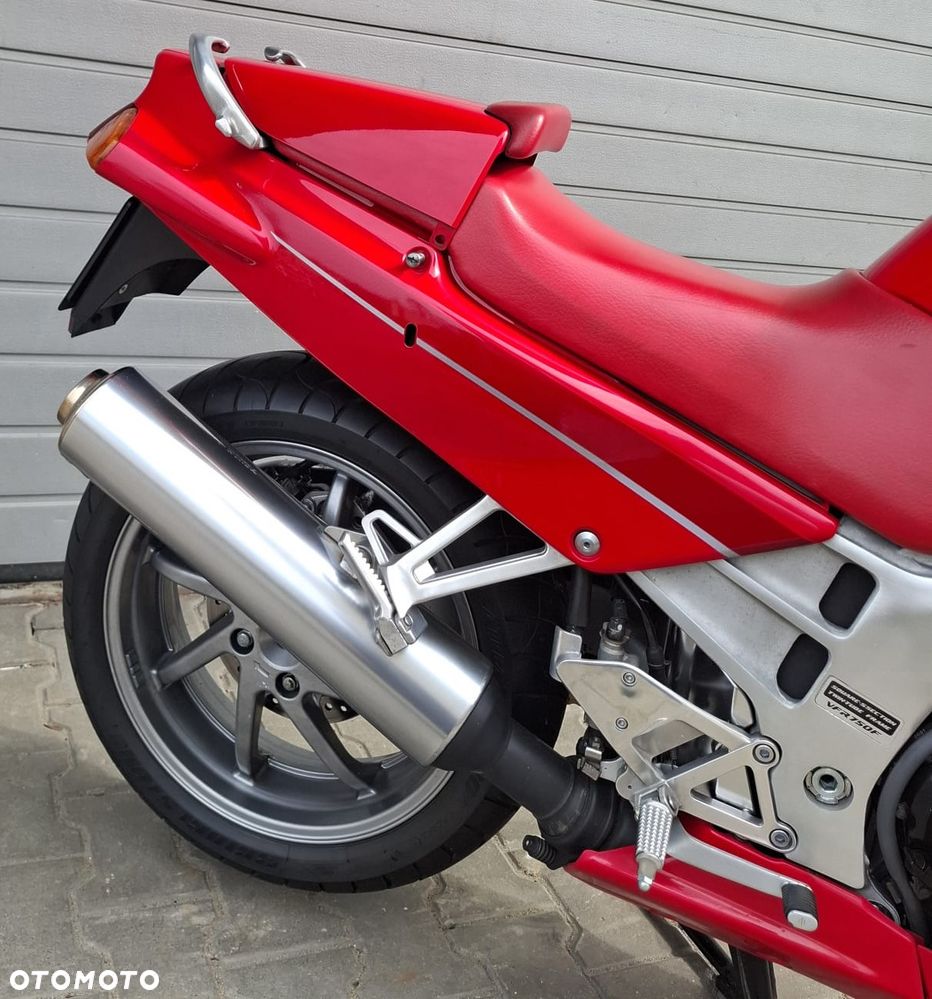 Honda VFR - 13