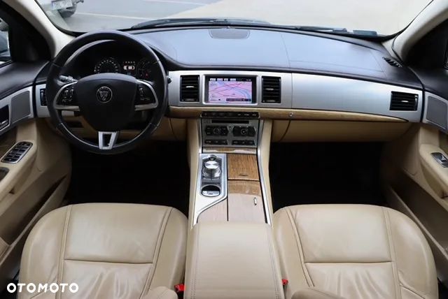 Jaguar XF 2.2 D Luxury - 12