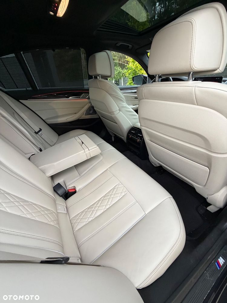 BMW Seria 5 M550i xDrive - 24