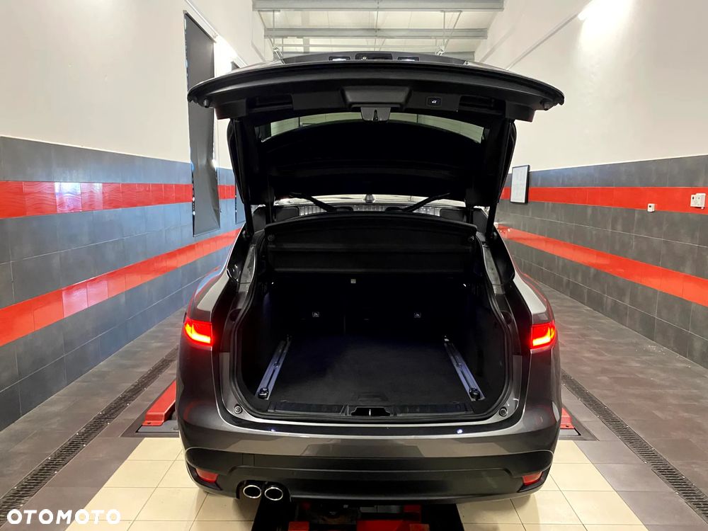 Jaguar F-Pace 20d R-Sport - 17
