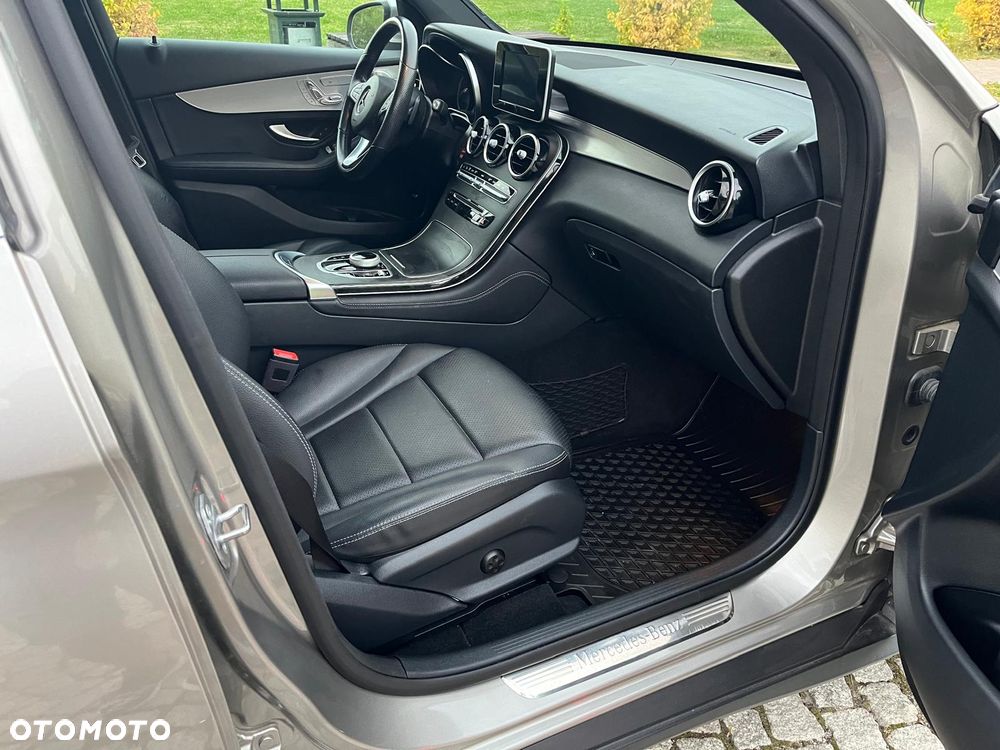 Mercedes-Benz GLC 300 4Matic 9G-TRONIC Exclusive - 30