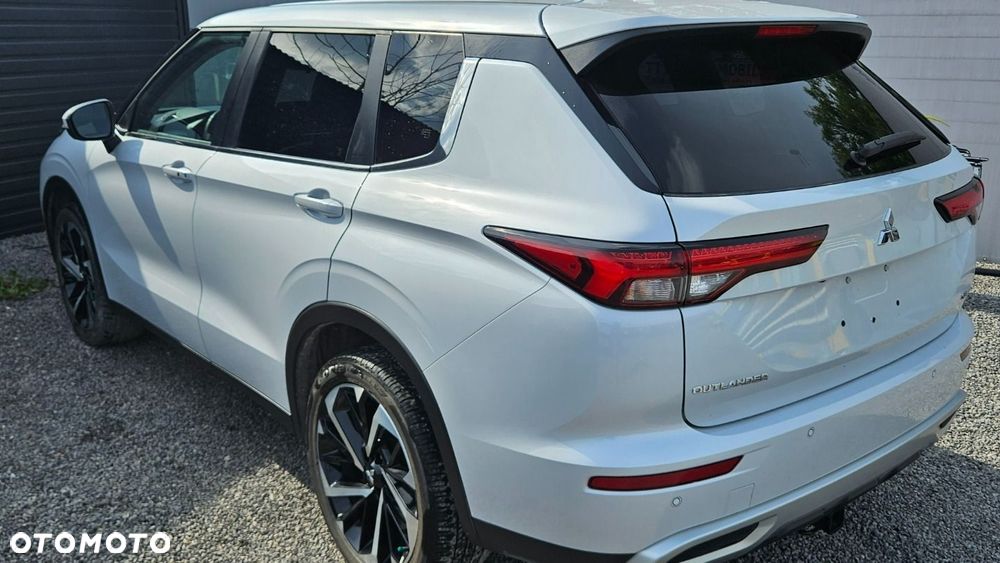 Mitsubishi Outlander - 23
