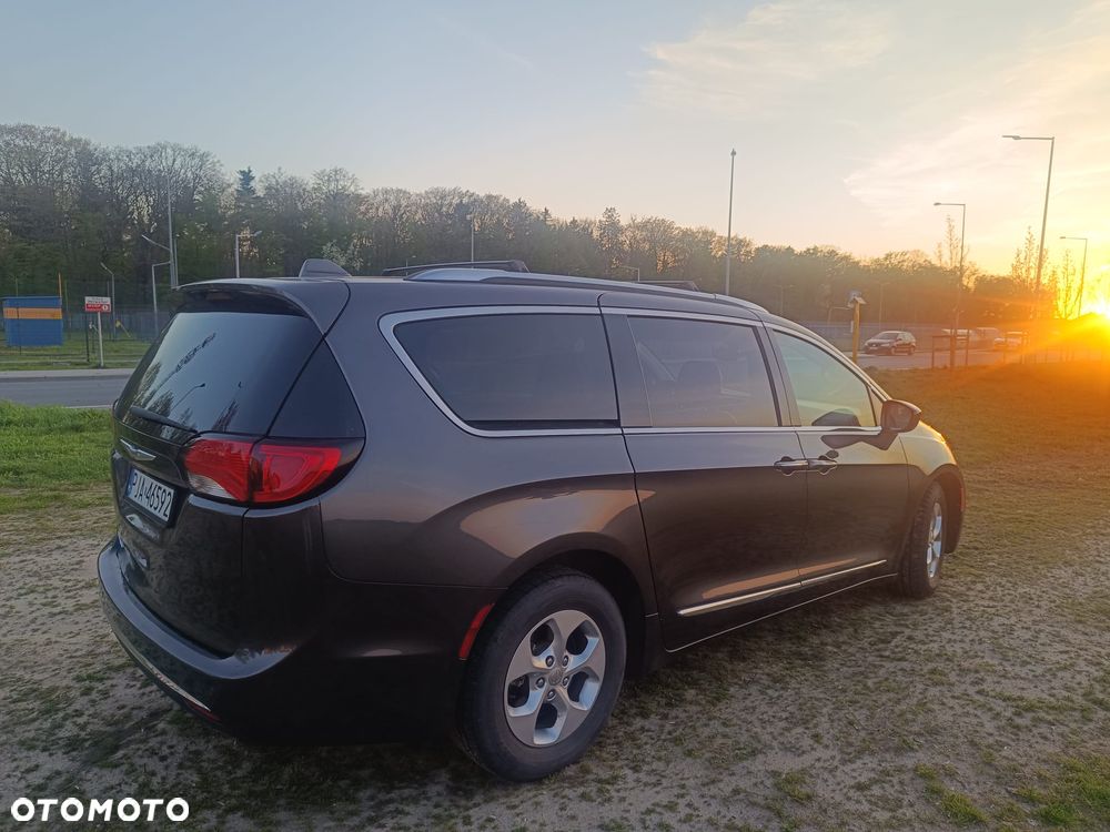 Chrysler Pacifica - 8