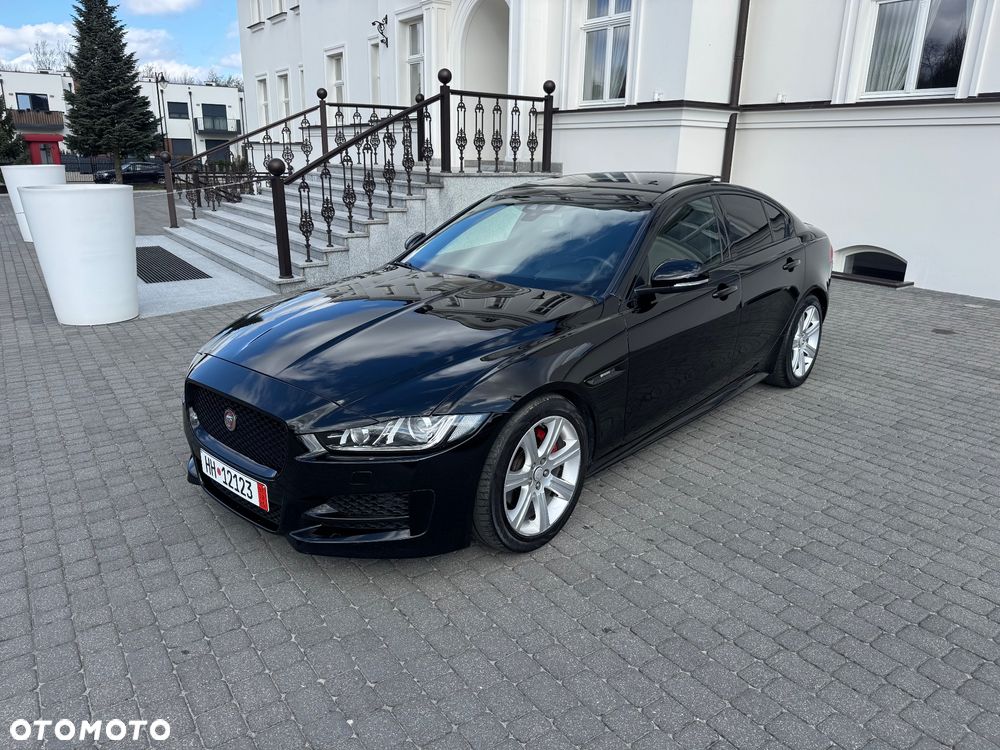 Jaguar XE D200 R-Dynamic SE - 2