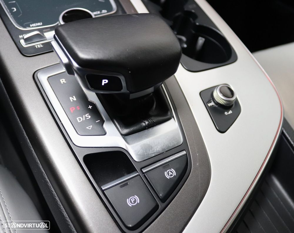Audi Q7 3.0 TDI quattro tiptronic 7L - 37