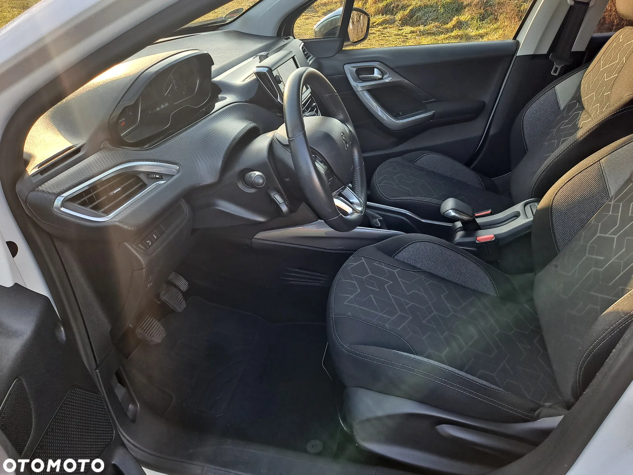 Peugeot 2008 1.2 Pure Tech Style EU6 - 9