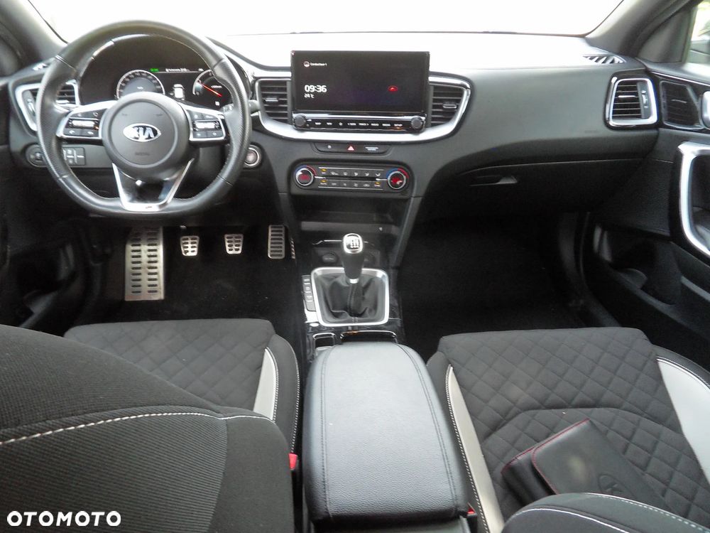 Kia Ceed 1.6 CRDi GT Line - 16