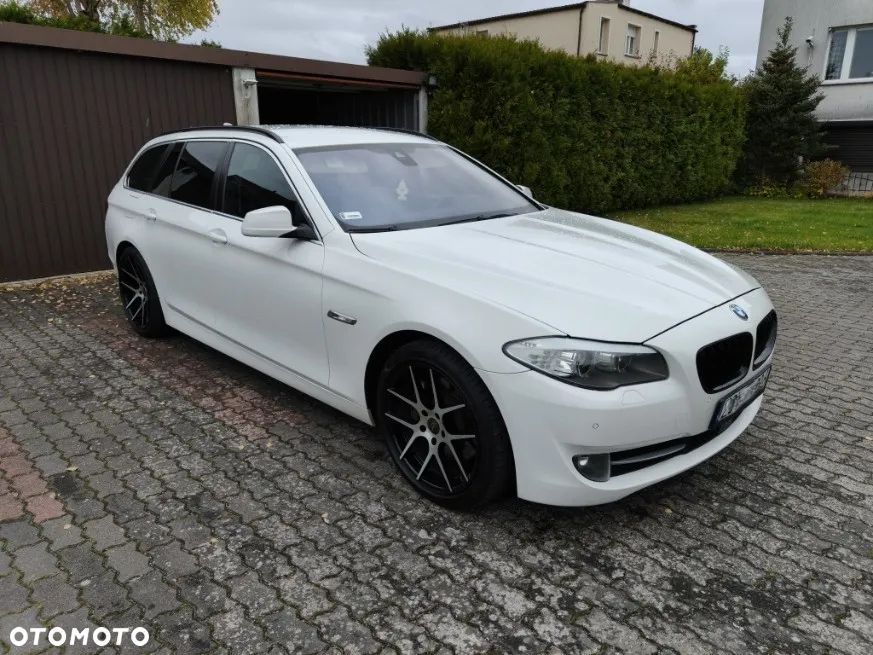 BMW Seria 5 525d xDrive - 2