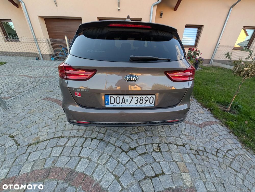 Kia Ceed - 13