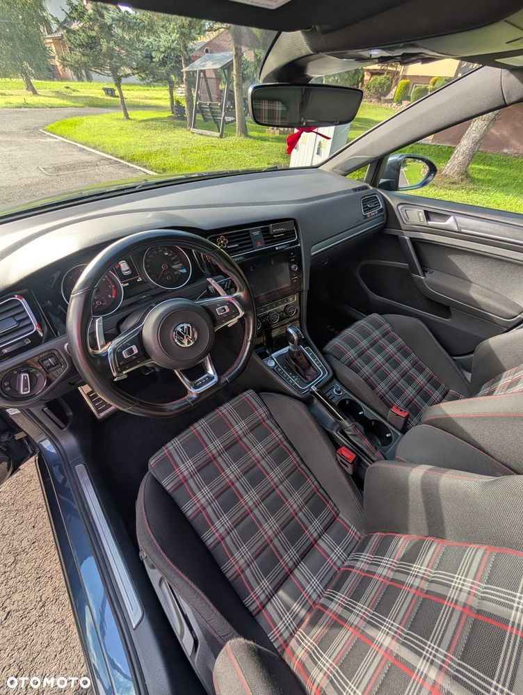 Volkswagen Golf - 17