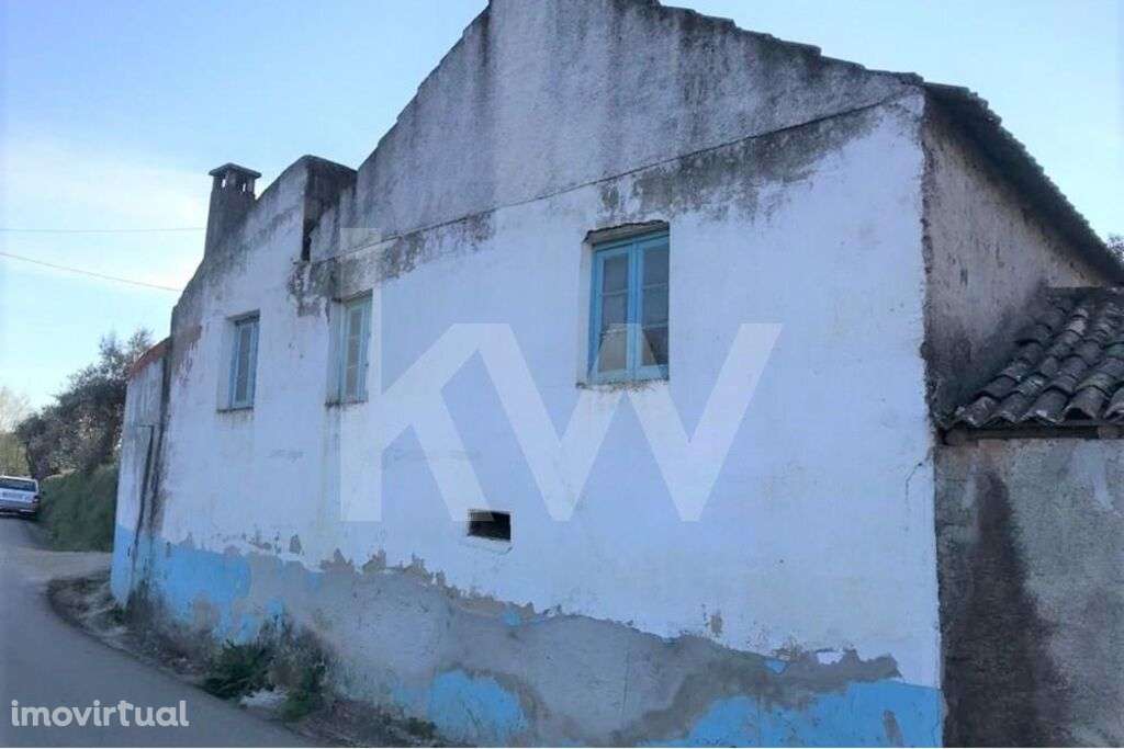 Moradia T2 para recuperar em Semide, Miranda do Corvo - Grande imagem: 3/23