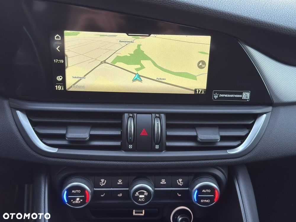 Alfa Romeo Giulia 2.0 Turbo 16V AT8-Q4 Veloce - 32