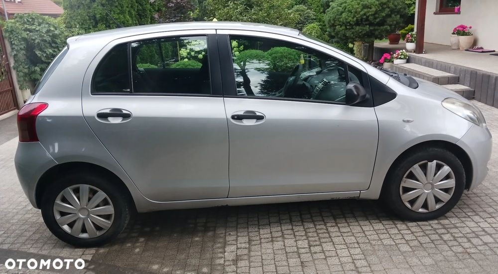 Toyota Yaris 1.3 Luna A/C - 3