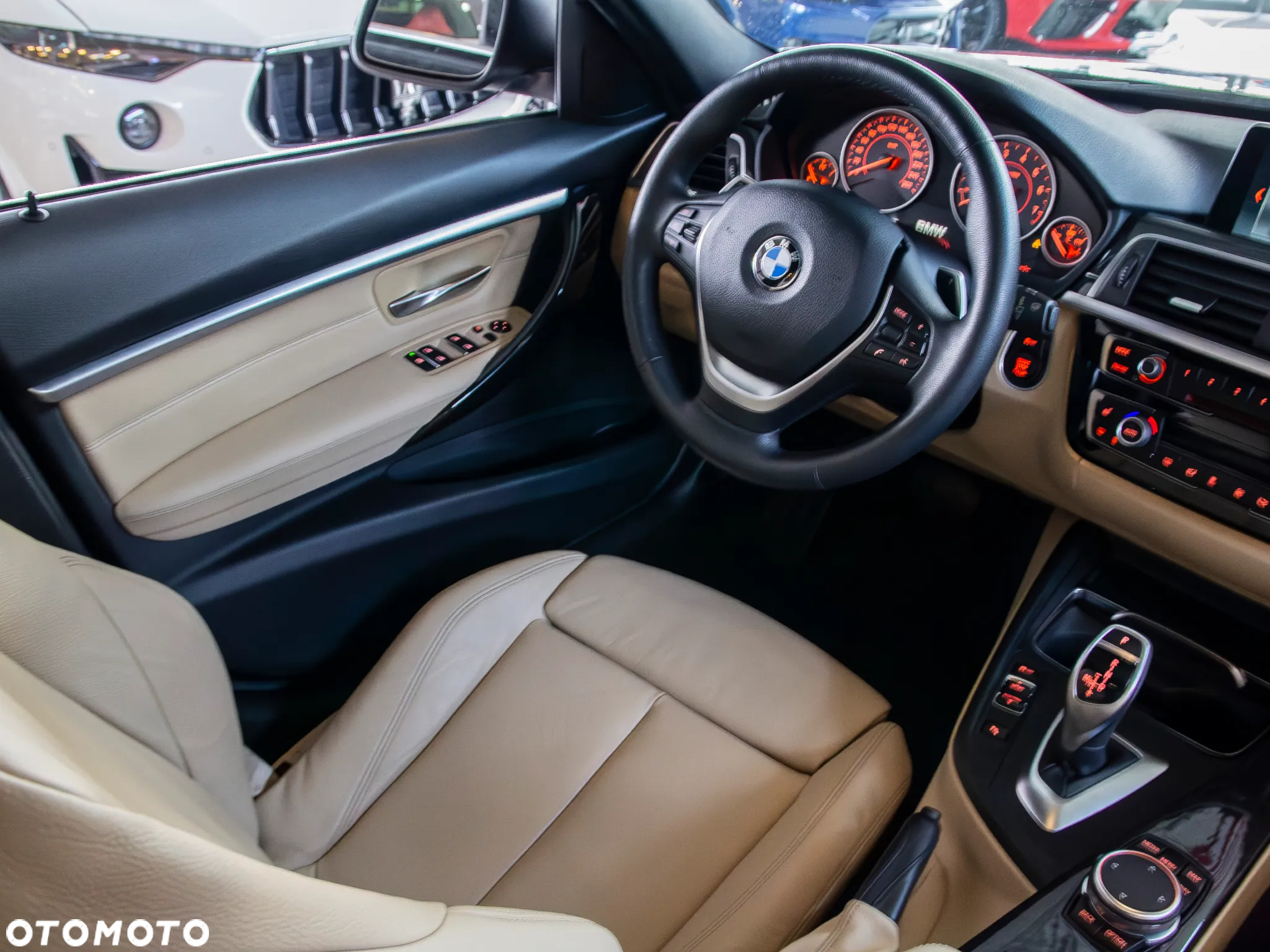 BMW Seria 3 330i GPF xDrive - 11