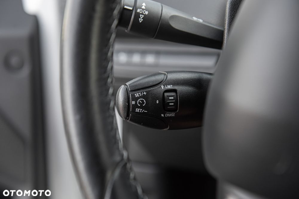 Peugeot 2008 1.6 BlueHDi Allure S&S - 17