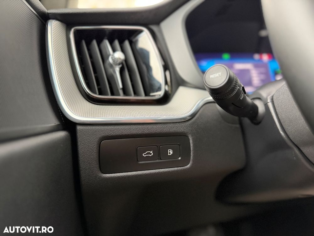 Volvo XC 60 T6 AWD Recharge Plus Dark - 28