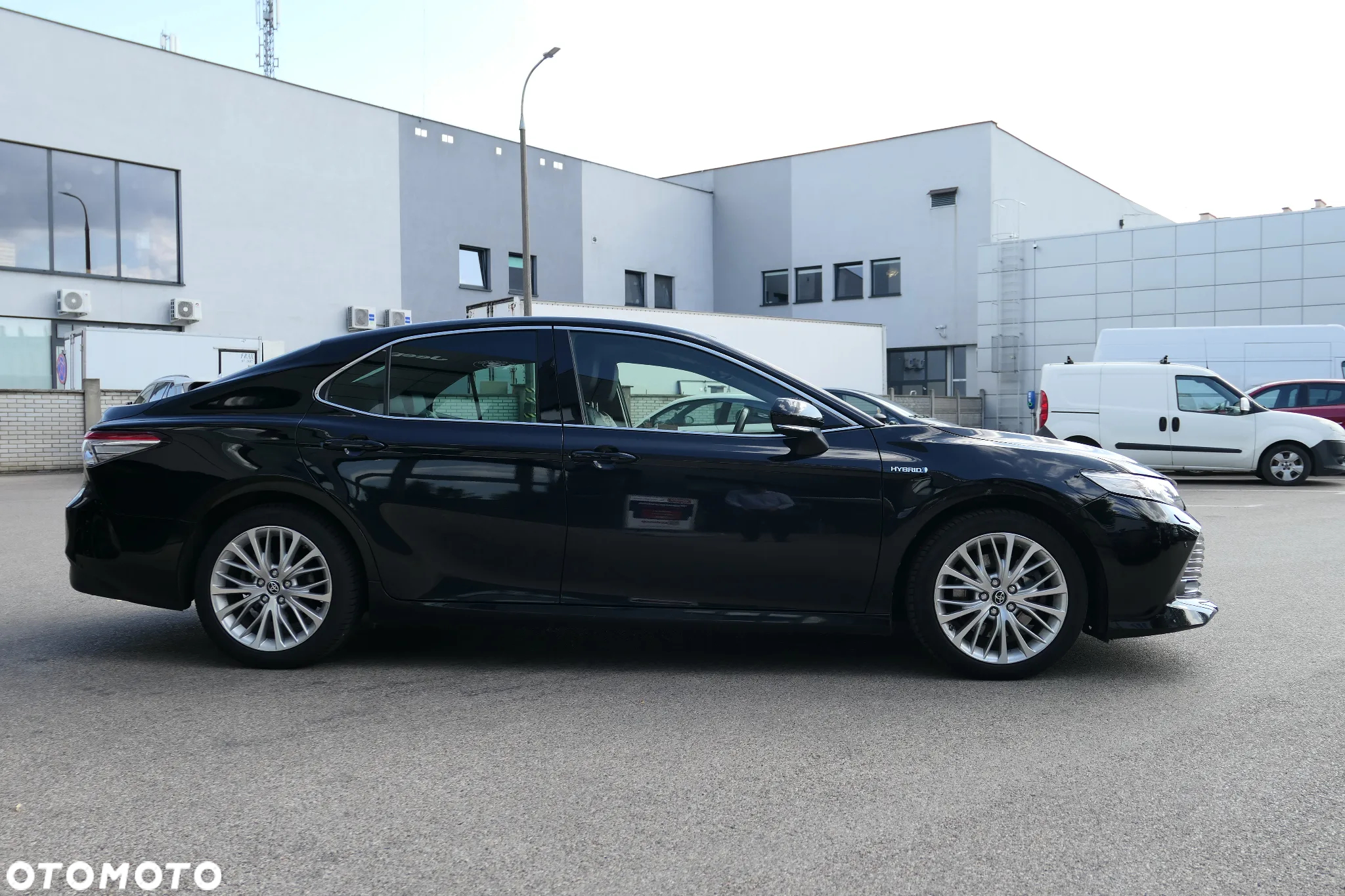 Toyota Camry - 4