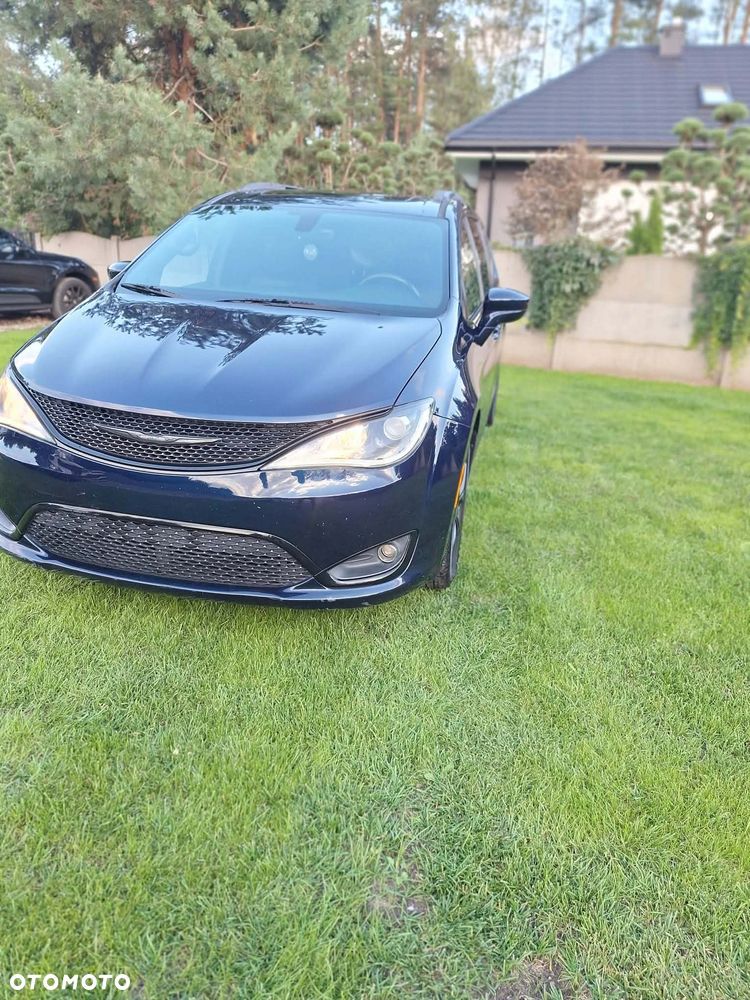Chrysler Pacifica - 9