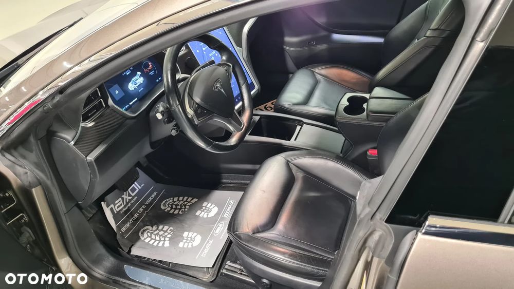 Tesla Model S - 22