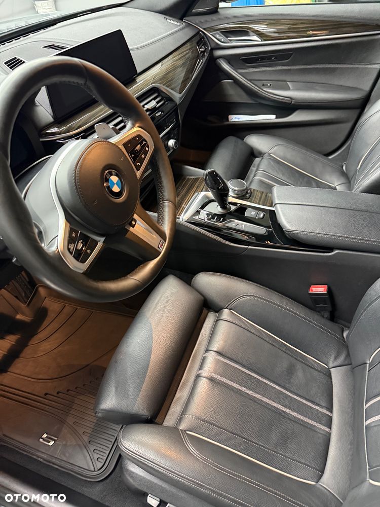 BMW Seria 5 M550i xDrive - 5