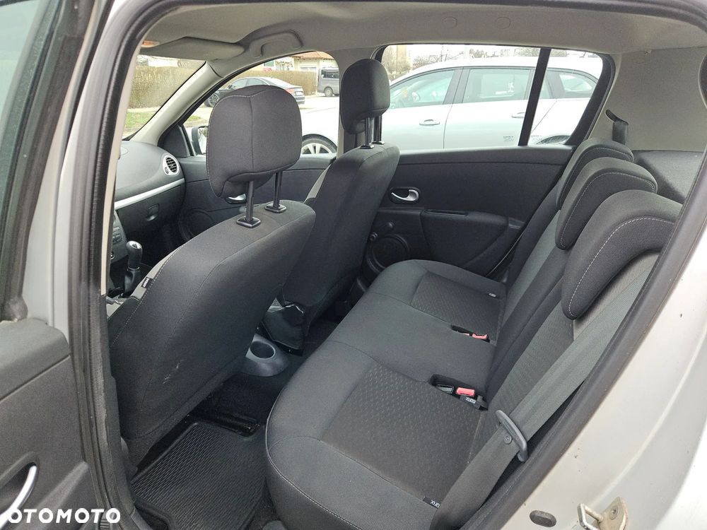 Renault Clio 1.2 16V Alize - 15