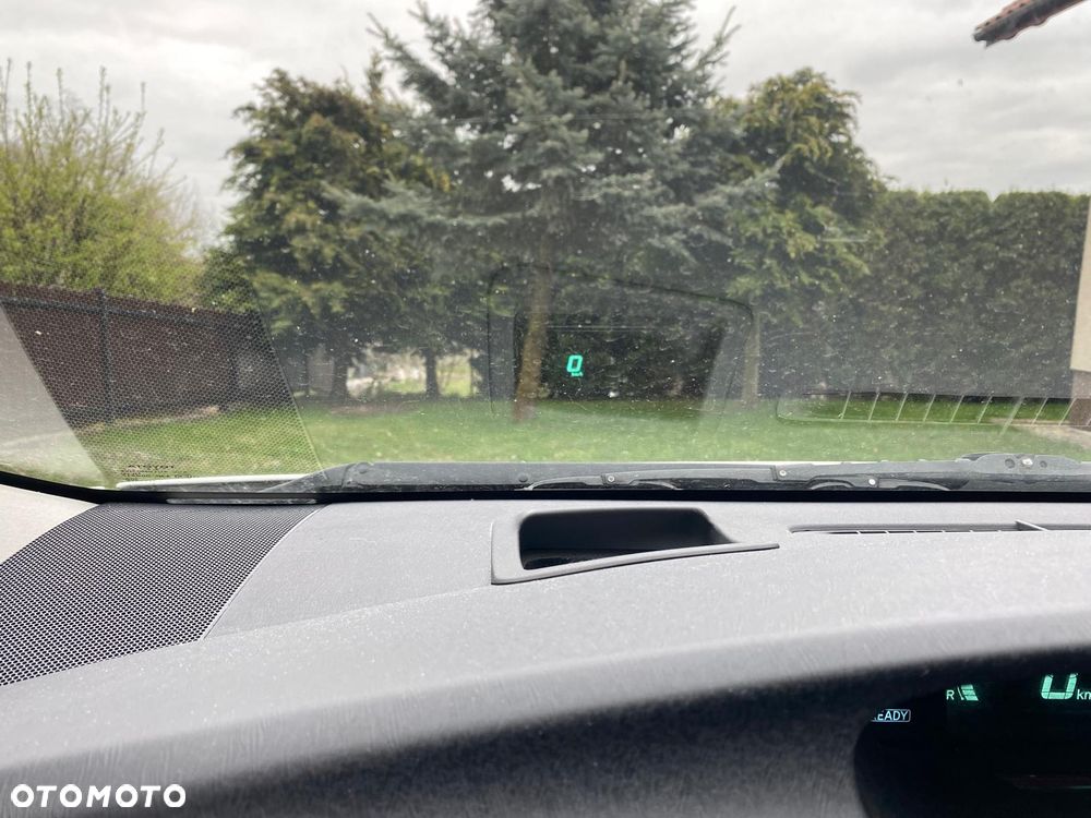 Toyota Prius 1.8 HSD Premium - 11